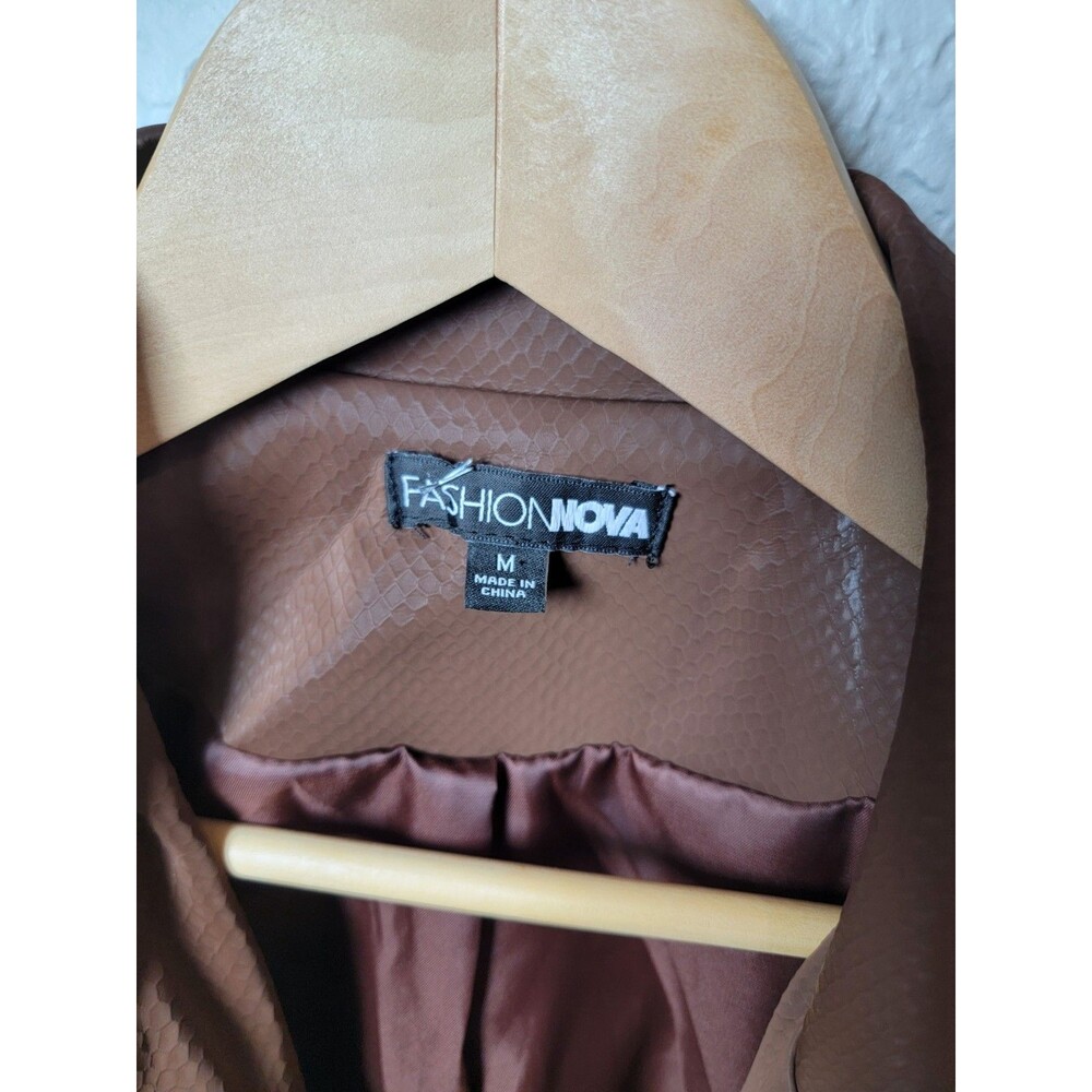 Fashion Nova Women’s Brown Snakeskin Faux Leather Cropped Blazer Jacket Size M - Picture 10 of 12